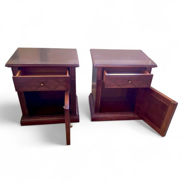 Mesitas de noite de madeira