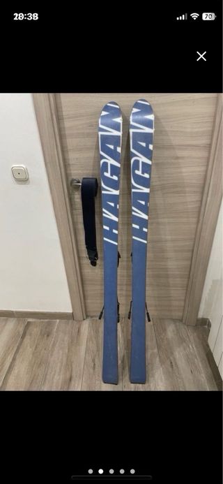 Esquís travesía 147 cm con cuchillas y pieles foca