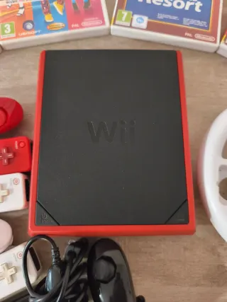 Nintendo Wii Mini con juegos y accesorios