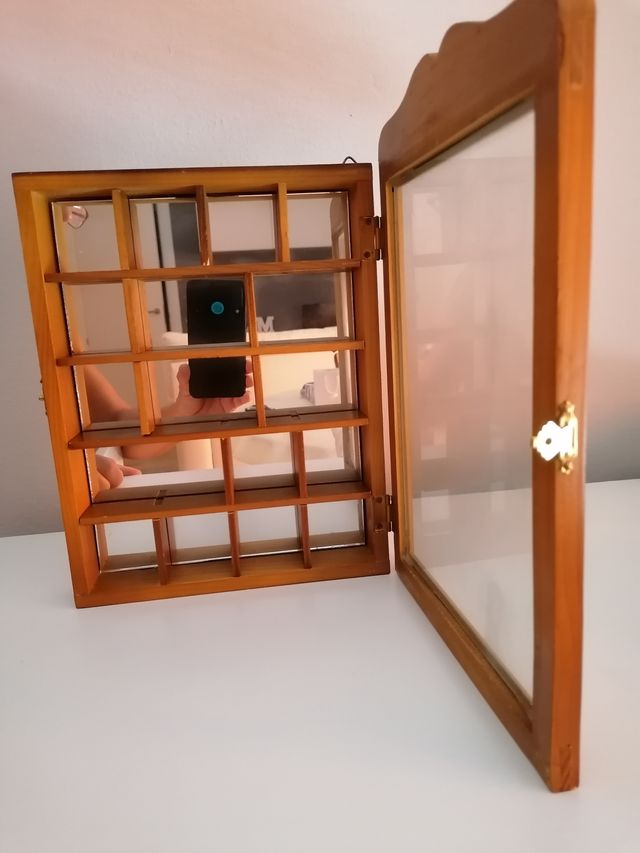 Mueble madera miniaturas expositor