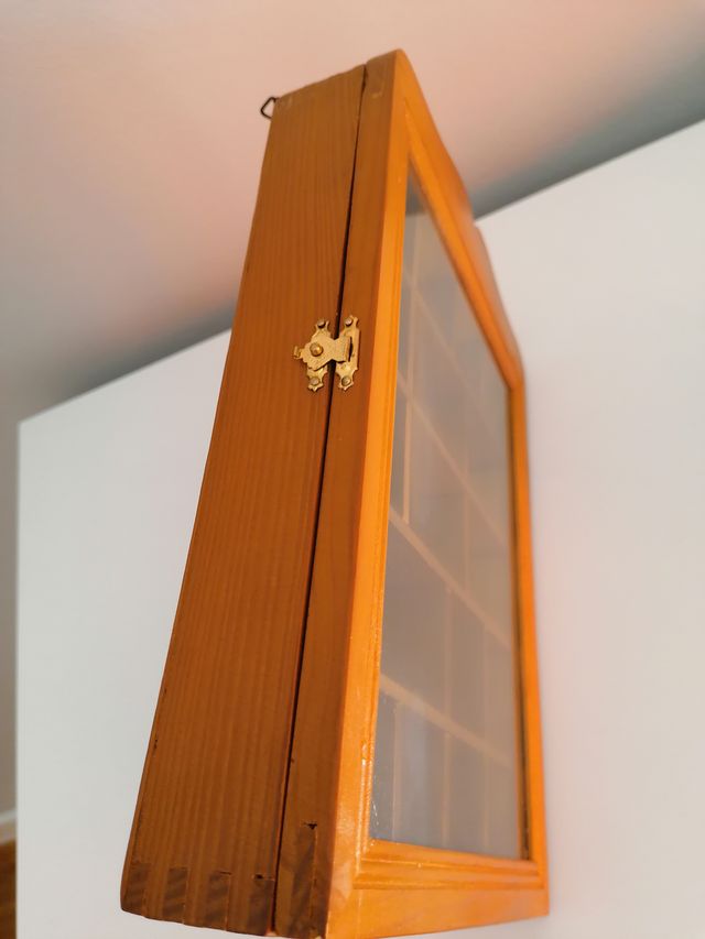 Mueble madera miniaturas expositor