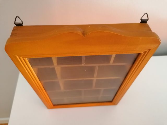 Mueble madera miniaturas expositor