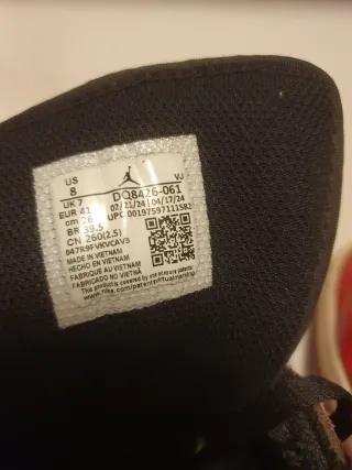 Zapatilla Nike Air Jordan 1 Mid Roja y Negra