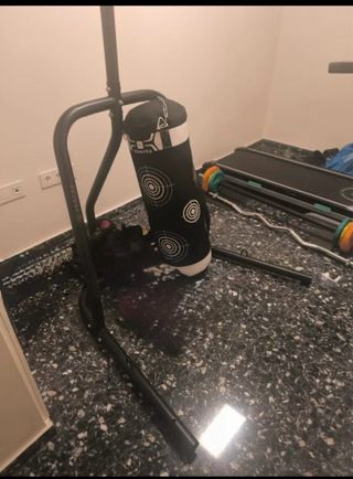 Saco de boxeo con base y accesorios