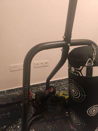 Saco de boxeo con base y accesorios