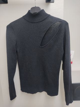 Jersey negro cuello alto con brillo