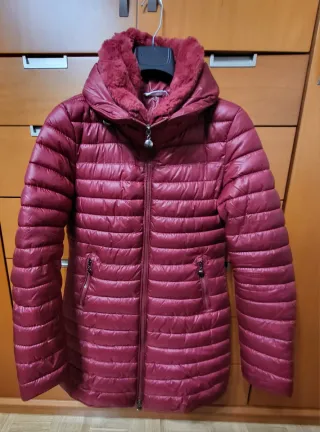 Plumas granate talla S