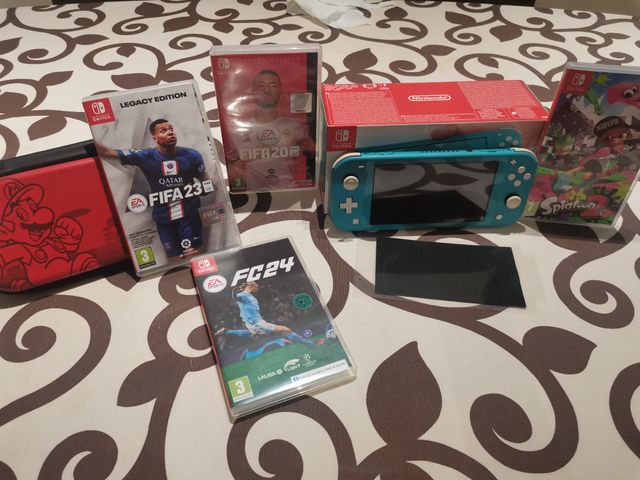Nintendo Switch Lite + Funda Mario + 4 Juegos