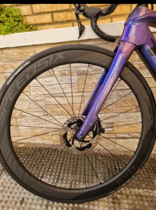 Bicicleta Trek Domane Morada arcoiris
