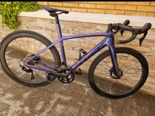 Bicicleta Trek Domane Morada arcoiris