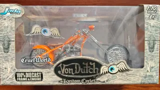 Moto a escala Von Dutch Naranja