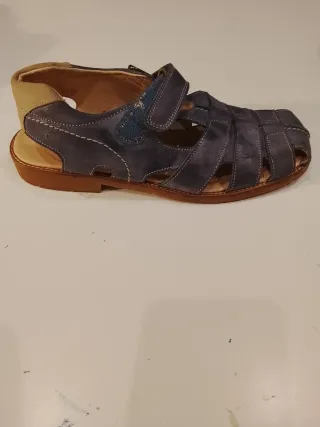 Sandalias cubiertas azul y beige