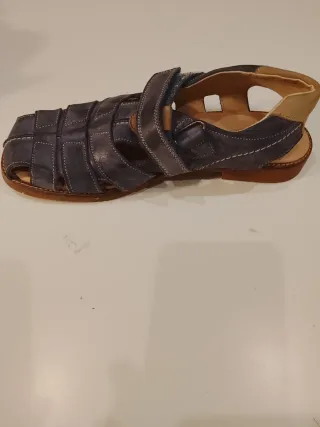 Sandalias cubiertas azul y beige