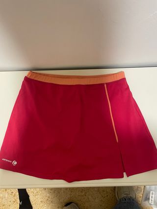 Falda deportiva Artengo roja y naranja