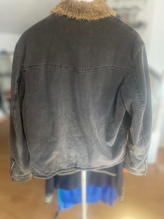 Chaqueta de pana con cuello de borrego