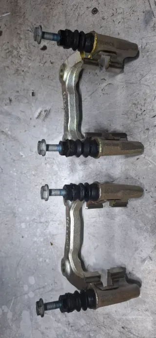 Portapinzas Golf 4, Leon Nuevos Originales