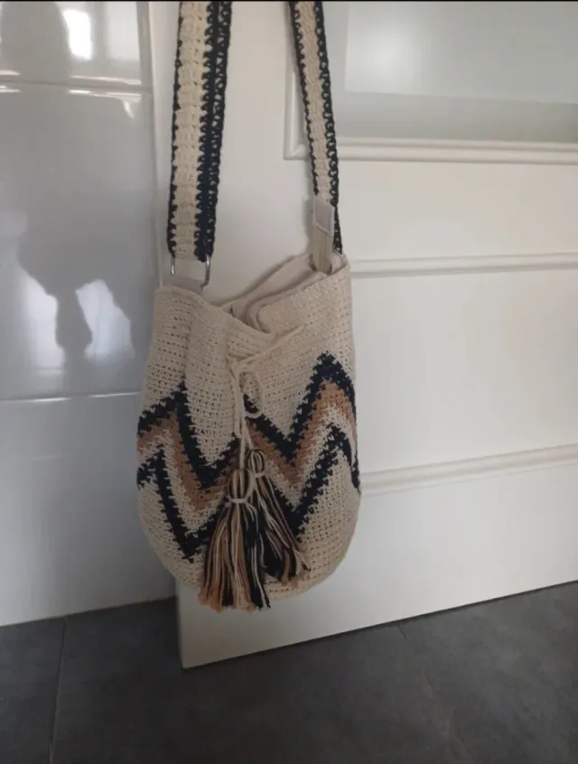 Bolso crochet beige y negro