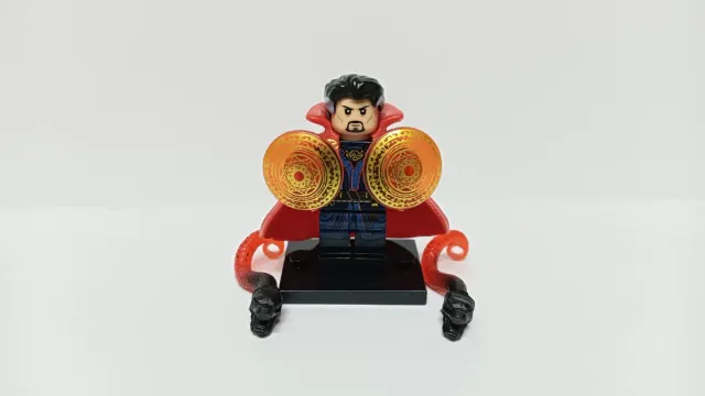 Dr. Strange con accessori compatibili Lego