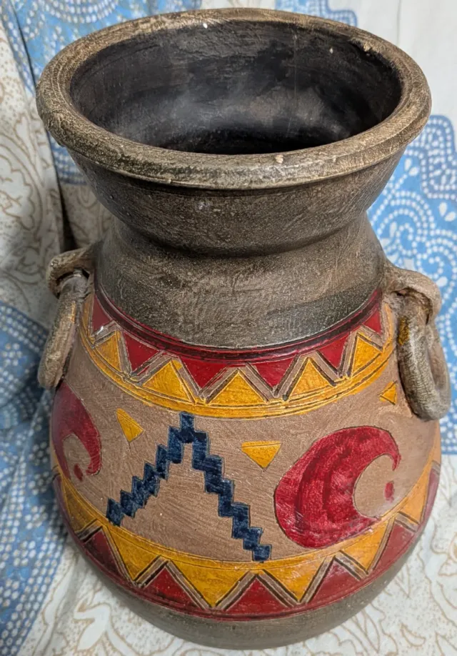 Vaso in terracotta decorato