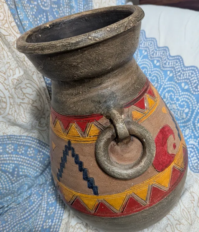 Vaso in terracotta decorato
