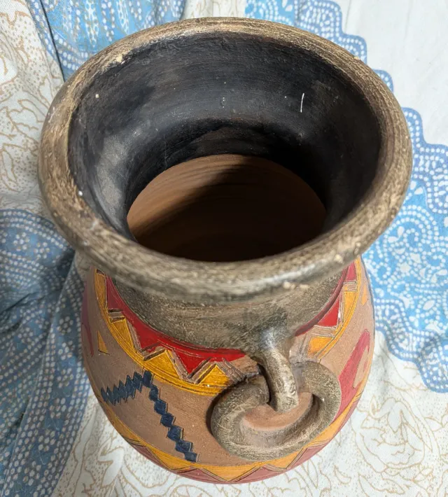 Vaso in terracotta decorato