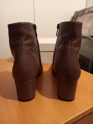 Botines piel tacón T37 topo y chocolate