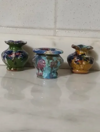 Tre anforette decorative