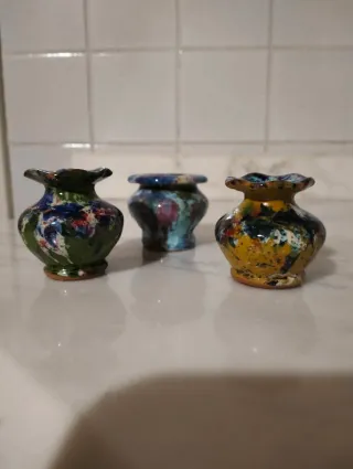 Tre anforette decorative