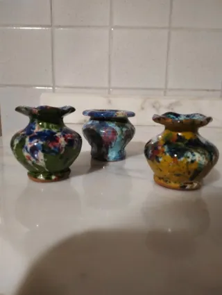 Tre anforette decorative