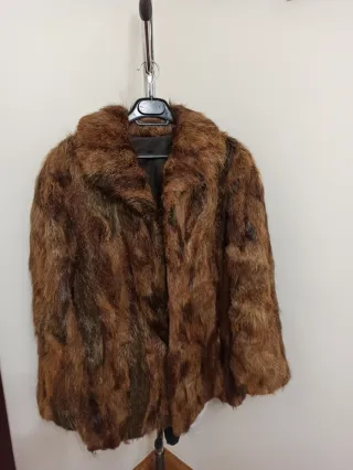 Abrigo de piel marrón