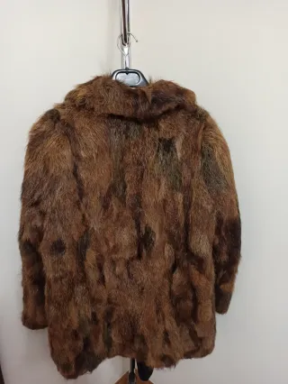 Abrigo de piel marrón