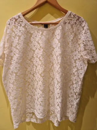 Camiseta de encaje blanca