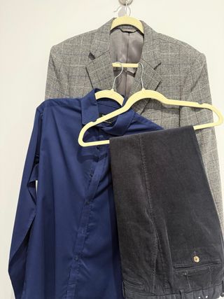 Conjunto americana, pantalón y camisa