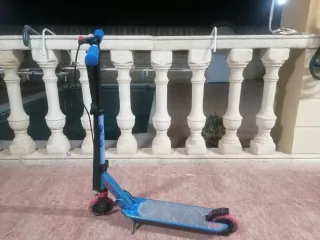 Patinete plegable azul