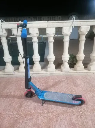 Patinete plegable azul