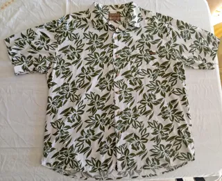 CAMISA HAWAIANA DE CABALLERO DE MANGA CORTA.
