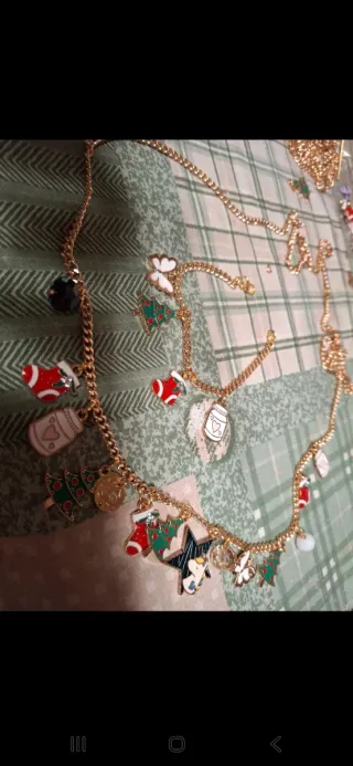 Collana e bracciale fatti a mano con ciondoli