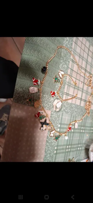 Collana e bracciale fatti a mano con ciondoli