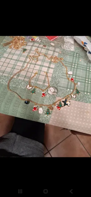 Collana e bracciale fatti a mano con ciondoli