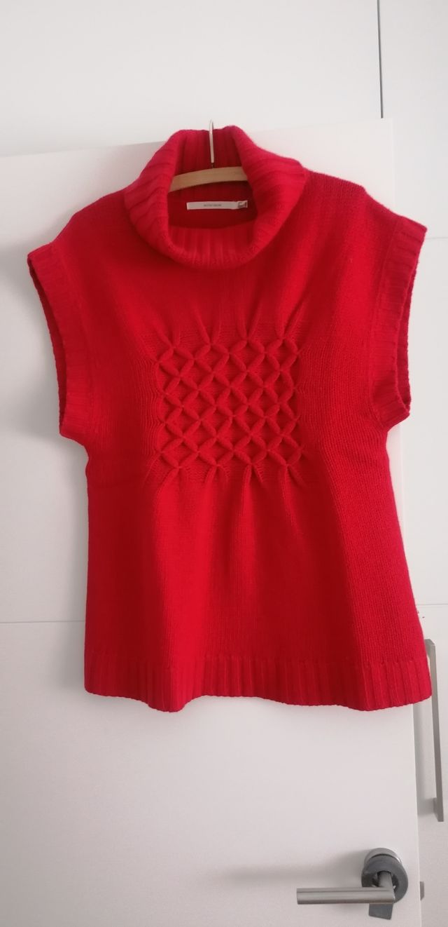 Chaleco de lana rojo estiloso