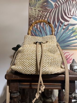 Bolso de verano tejido con asa de bambú