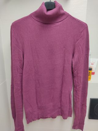 Jersey cuello alto morado talla M