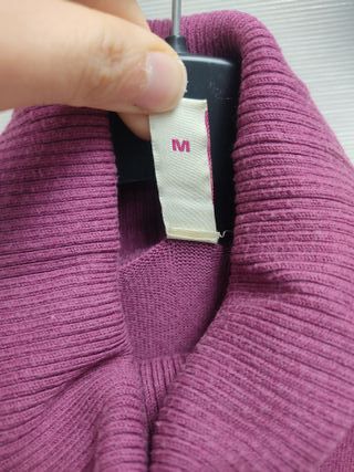 Jersey cuello alto morado talla M