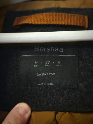 Cazadora tres cuartos Bershka gris