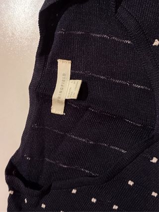 Vestido azul marino con topos blancos