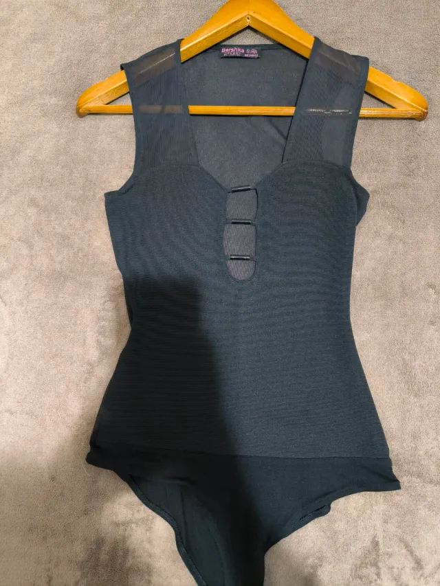 Body Bershka negro con transparencias