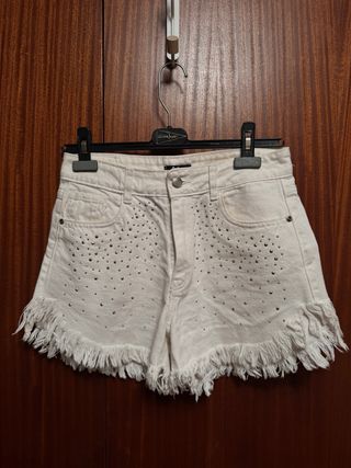 Shorts blancos mujer tachas