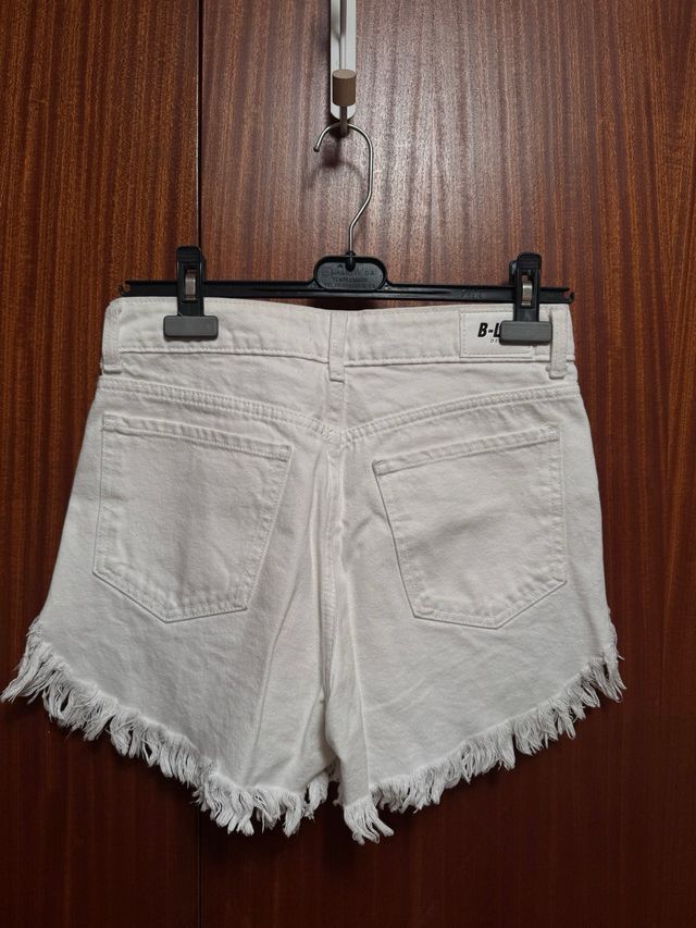 Shorts blancos mujer tachas