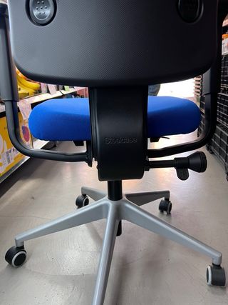 Silla de oficina Steelcase azul y negra