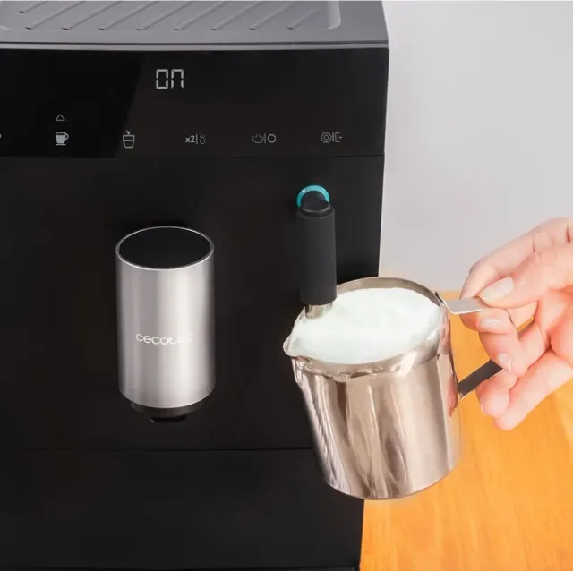 Macchina da caffè Cecotec Cremmaet Compact Steam superautomatica con vaporizzatore